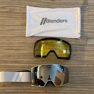 Blenders Nebula Ski Goggles (White Mist) with Extra Lowlight Lenses